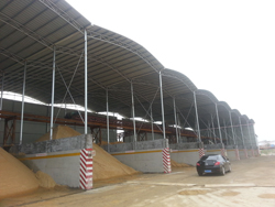 湖南益陽(yáng)南益高速公路第六合同段彩鋼堆料棚工程