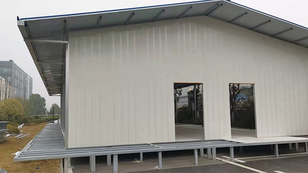 湖南光琇醫(yī)院豪華雙坡活動板房工地現場分享